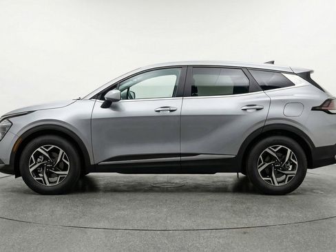 Used 2025 Kia Sportage LX image 5