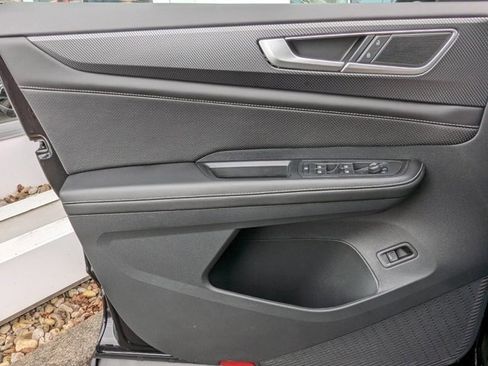 New 2024 Volkswagen Atlas Cross Sport SEL image 18