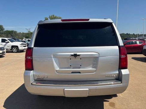 Used 2020 Chevrolet Tahoe Premier w/ Premier 6.2L Value Package AWD/4WD image 4