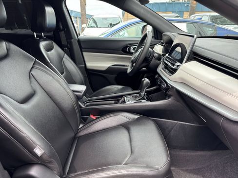 Used 2025 Jeep Compass Limited AWD/4WD image 37