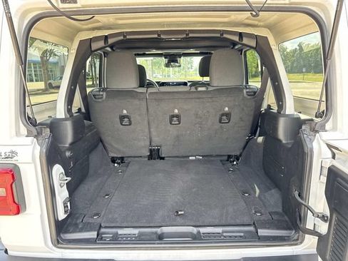 Used 2025 Jeep Wrangler Unlimited Sahara AWD/4WD image 12