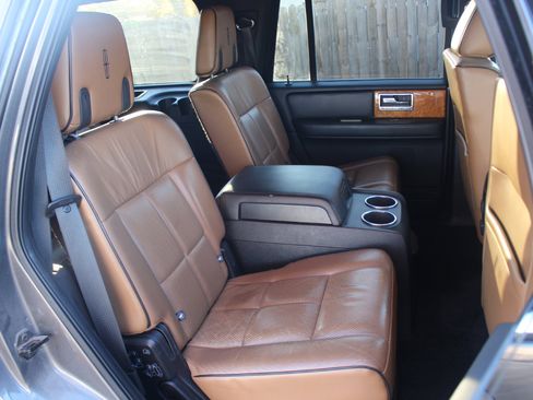 Used 2014 Lincoln Navigator 2WD w/ Equipment Group 101A image 37