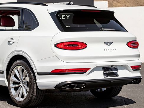 Used 2023 Bentley Bentayga Extended Wheelbase AWD/4WD image 13