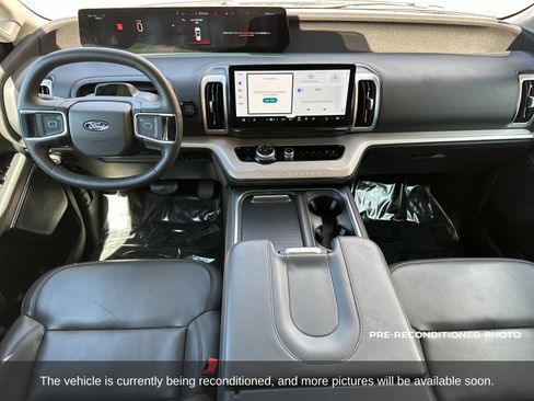 Used 2025 Ford Expedition Active AWD/4WD image 13