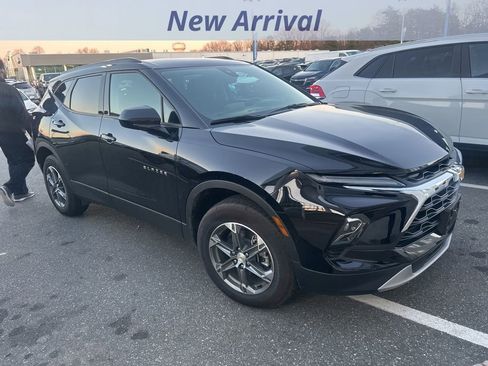 Certified 2025 Chevrolet Blazer LT w/ Convenience Package image 2