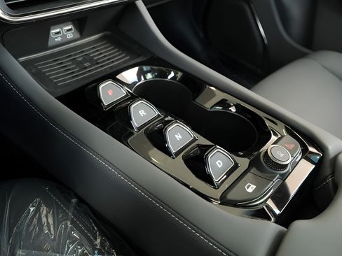 New 2025 VinFast VF 8 Plus AWD/4WD image 13