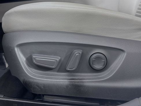 Used 2020 Toyota Camry SE FWD image 43