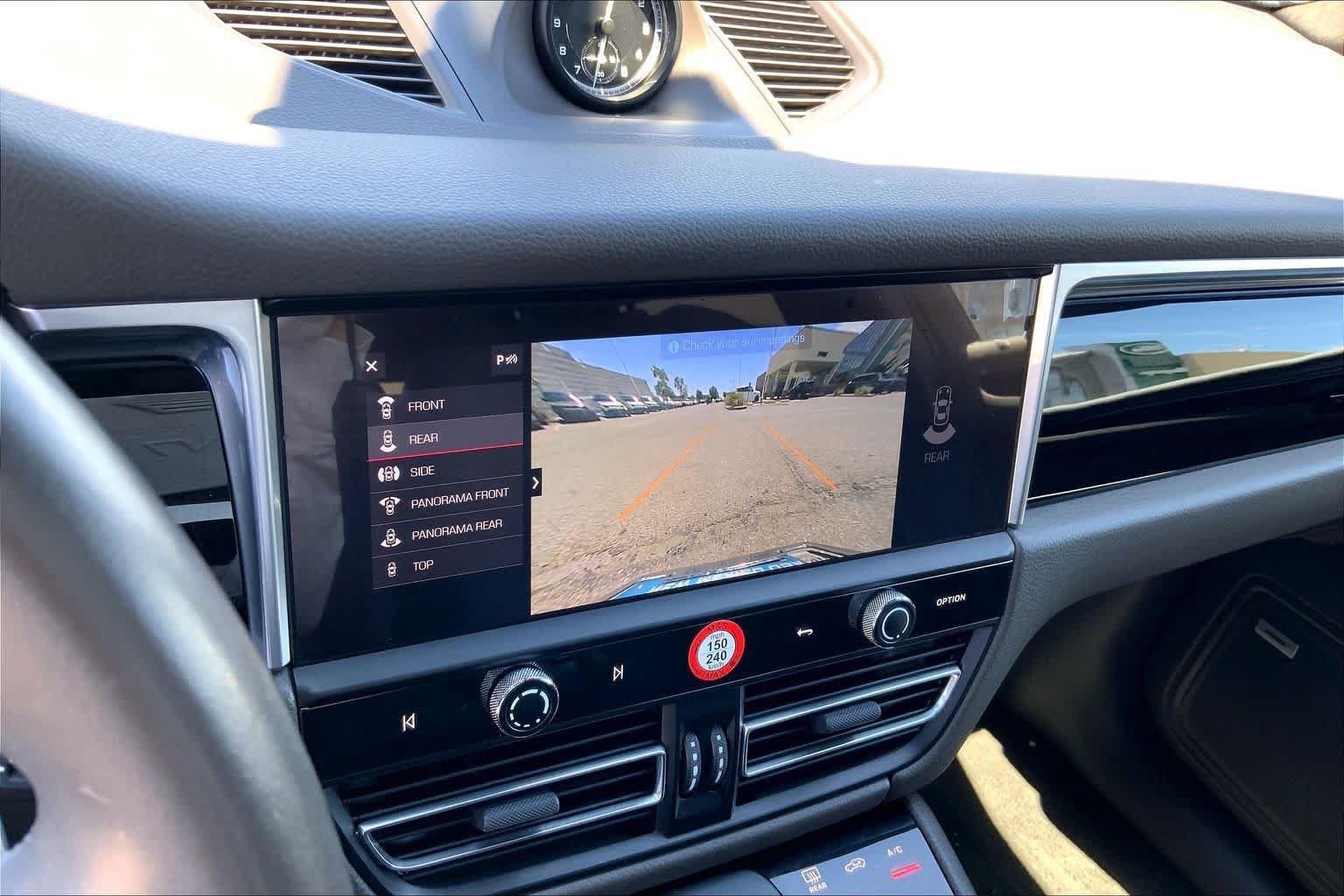 Used 2022 Porsche Macan AWD/4WD image 25