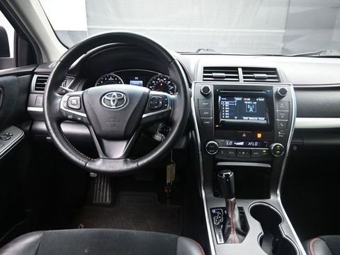 Used 2015 Toyota Camry XSE FWD image 9
