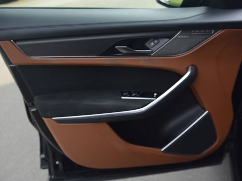 Used 2021 Jaguar F-PACE SVR image 13