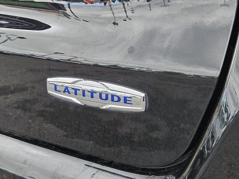 Used 2018 Jeep Compass Latitude AWD/4WD image 10