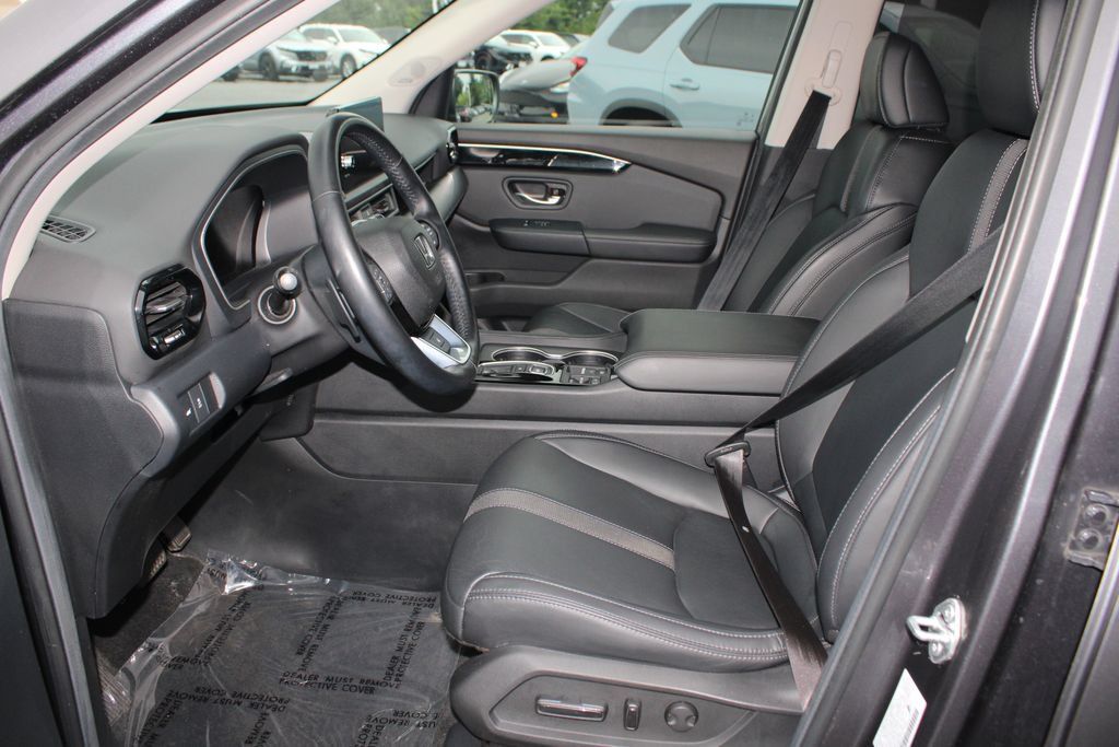 Certified 2025 Honda Pilot Touring image 11