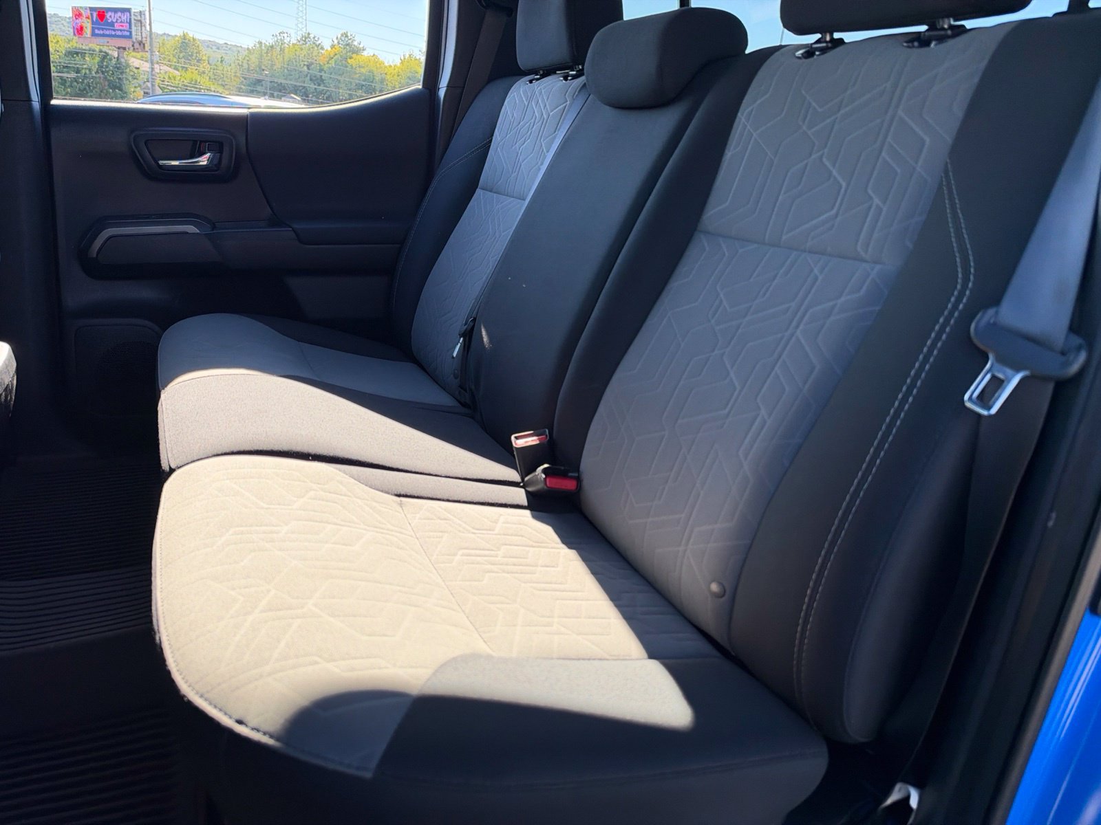 Used 2020 Toyota Tacoma TRD Off-Road AWD/4WD image 32