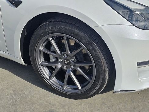 Used 2023 Tesla Model 3 Standard Range image 9