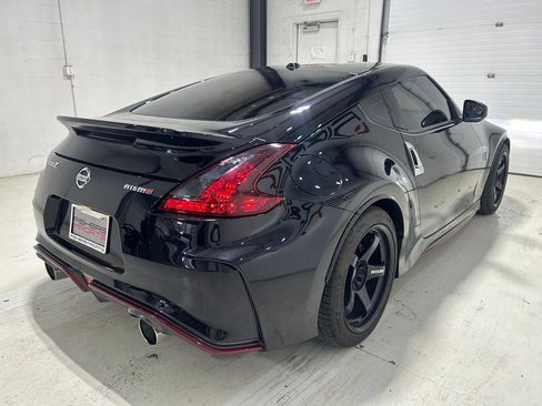 Used 2017 Nissan 370Z NISMO RWD image 9