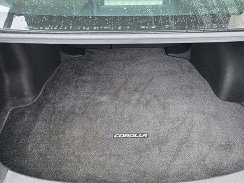 Used 2021 Toyota Corolla SE image 32