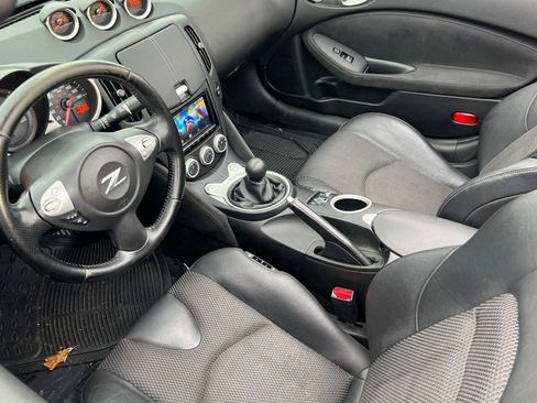Used 2014 Nissan 370Z Touring image 8