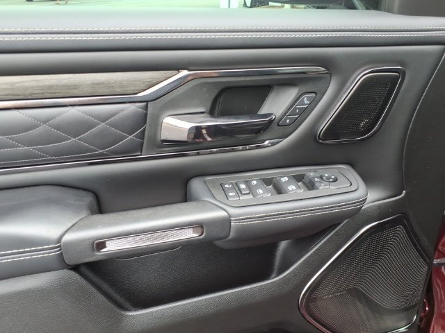 Used 2025 RAM 1500 Limited w/ Trailer Tow Group AWD/4WD image 3