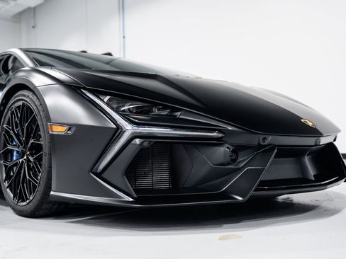 Used 2025 Lamborghini Revuelto image 24