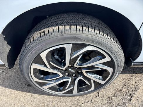 New 2026 Lincoln Navigator L Reserve AWD/4WD image 10