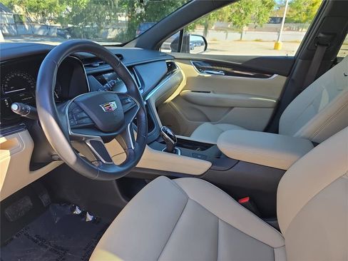 Used 2018 Cadillac XT5 FWD image 17