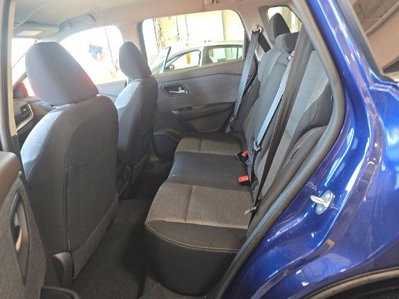 Used 2023 Nissan Rogue SV AWD/4WD image 12