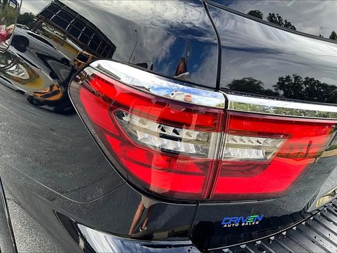 Used 2021 Nissan Armada SL w/ Captain's Chairs Package image 33