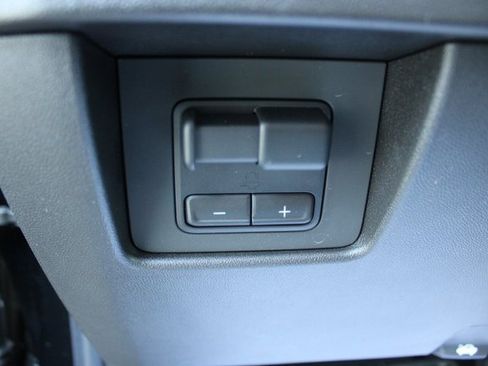 New 2024 Chevrolet Colorado LT w/ LT Convenience Package III image 9