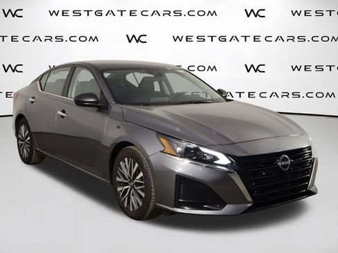 Used 2025 Nissan Altima 2.5 SV FWD image 36