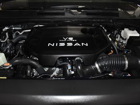 Used 2025 Nissan Armada PRO-4X image 10