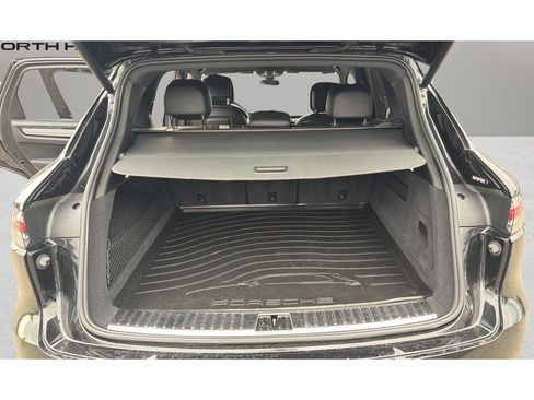 Used 2023 Porsche Cayenne Platinum Edition image 19