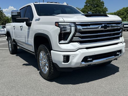Certified 2024 Chevrolet Silverado 2500 High Country w/ High Country Premium Package AWD/4WD image 3