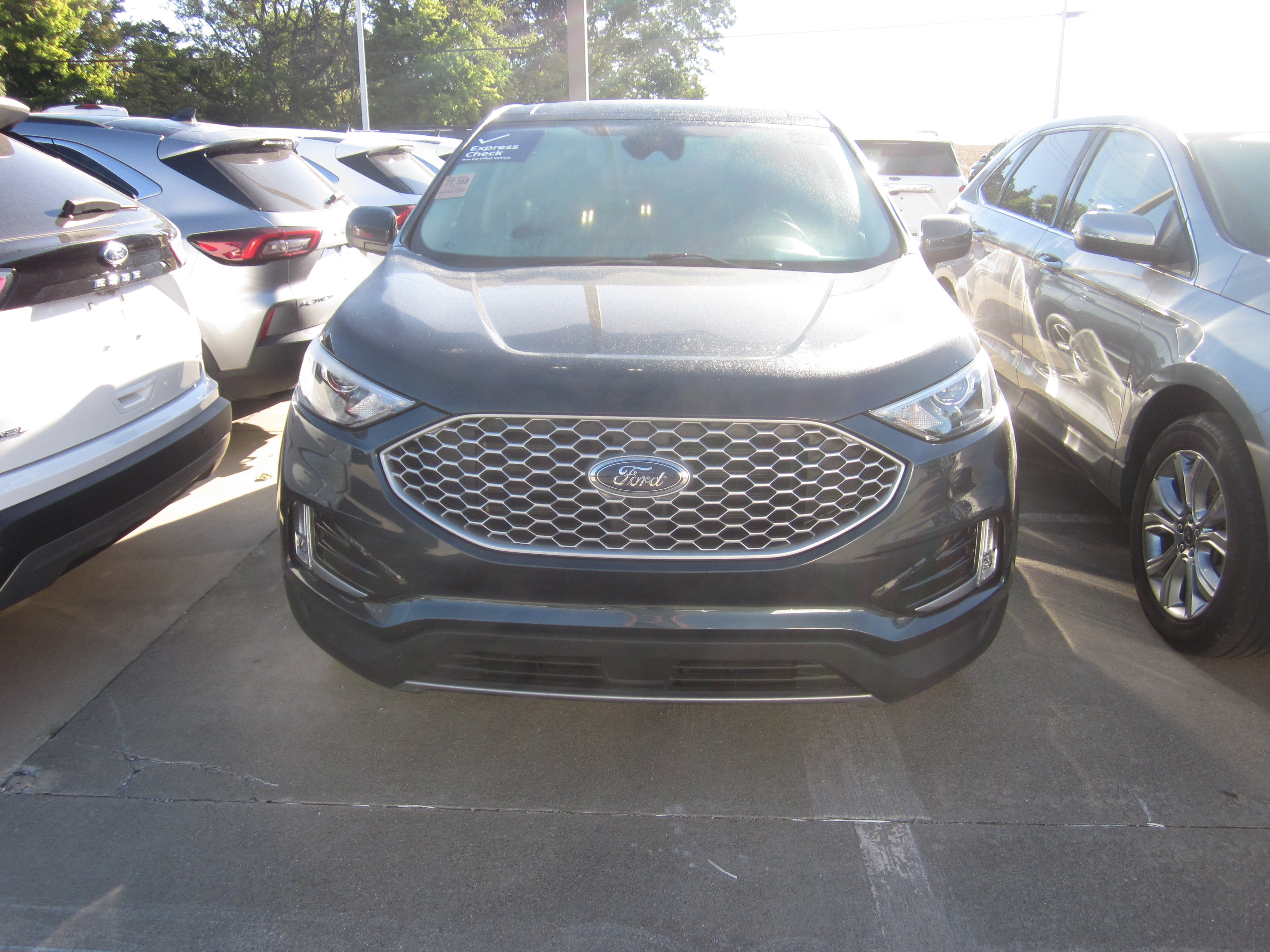Used 2024 Ford Edge SEL w/ Convenience Package AWD/4WD image 2