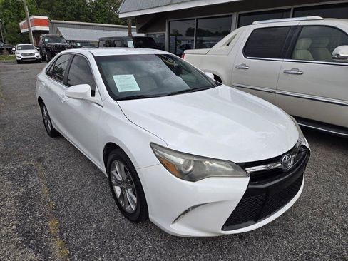 Used 2017 Toyota Camry SE FWD image 2
