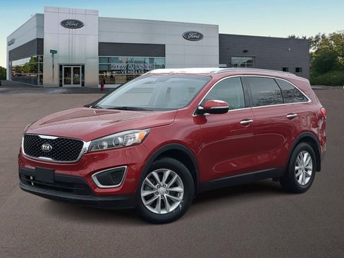 Used 2017 Kia Sorento LX w/ LX Convenience Package image 1