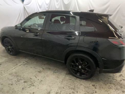 Used 2023 Honda HR-V Sport image 11