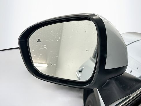 Used 2025 Mitsubishi Outlander SE image 16