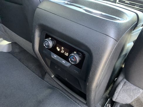Used 2025 Chevrolet Traverse LT FWD image 45