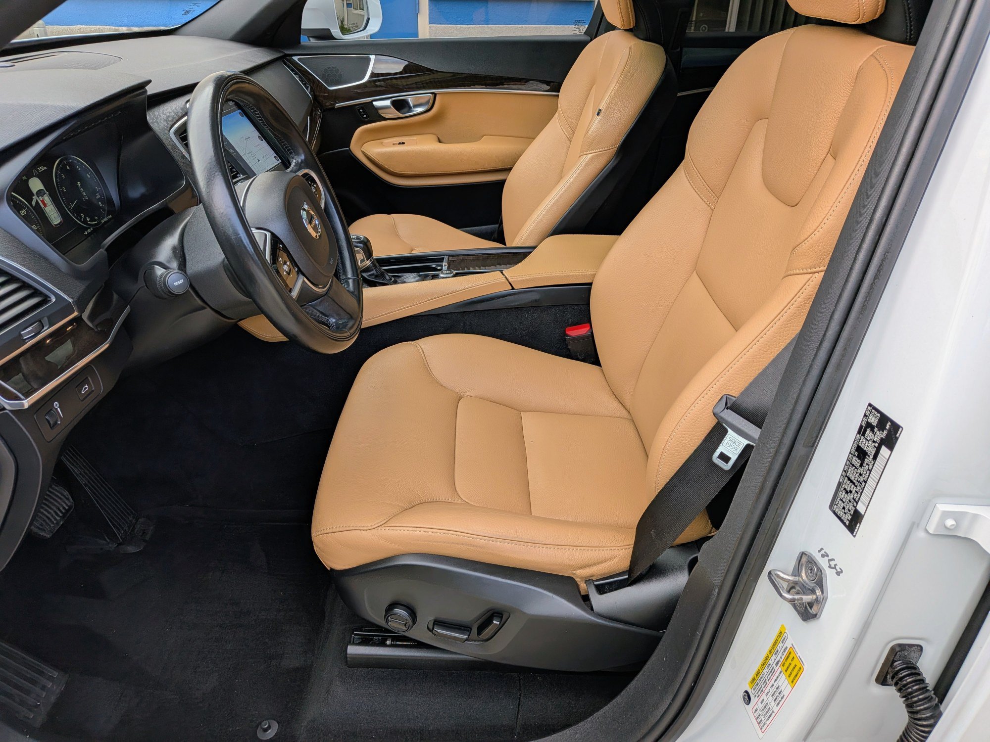 Used 2019 Volvo XC90 T6 Momentum w/ Advanced Package AWD/4WD image 5