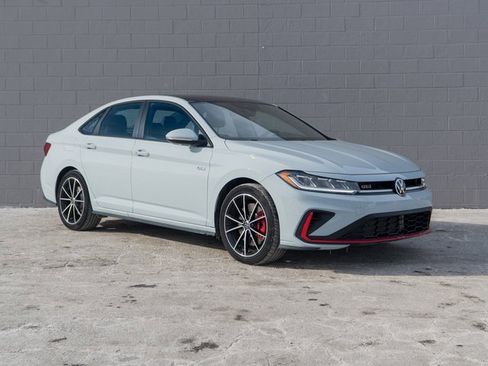 Certified 2025 Volkswagen Jetta GLI Autobahn image 9