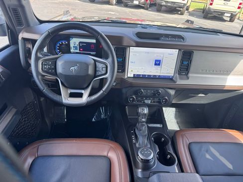 Used 2023 Ford Bronco Outer Banks image 6