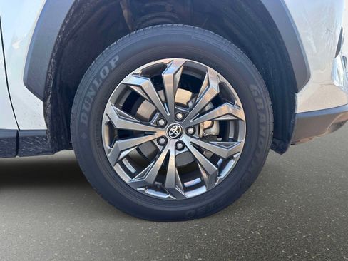 Used 2022 Toyota RAV4 XLE Premium image 6