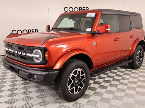 Used 2024 Ford Bronco Outer Banks AWD/4WD image 11