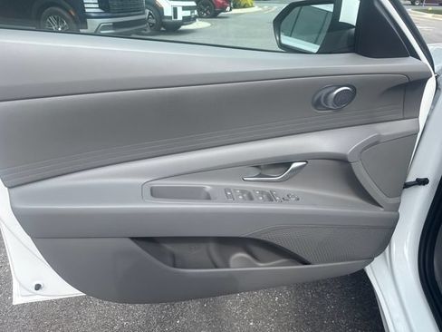 Used 2026 Hyundai Elantra Hybrid FWD image 10