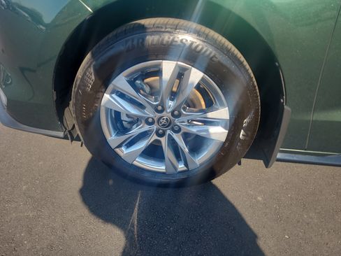 Used 2025 Toyota Sienna Limited image 10