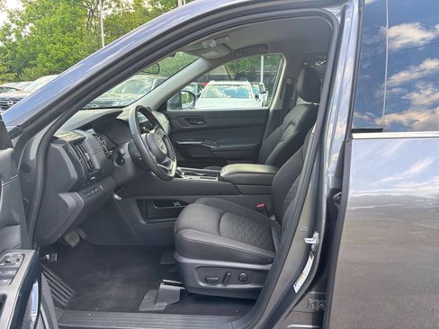 Used 2025 Nissan Pathfinder SV FWD image 28
