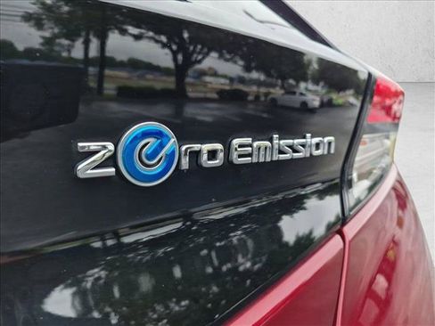 Used 2018 Nissan Leaf SV w/ SV Technology Package FWD image 27