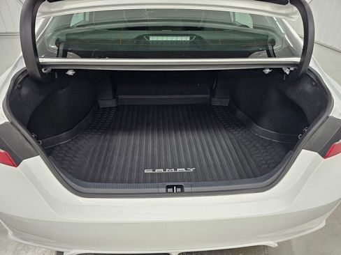 Used 2020 Toyota Camry SE image 5