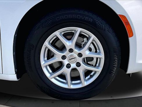 Certified 2023 Chrysler Pacifica Touring-L FWD image 33