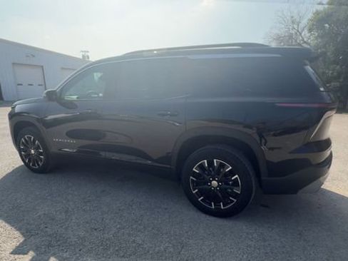 Used 2026 Chevrolet Traverse LT w/ Sun and Wheel Package image 6